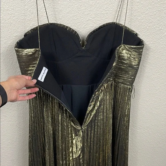 New Rebecca Vallance Josie Metallic Plisse Lame Gown Maxi Dress Gold Sz 12 - Picture 8 of 13
